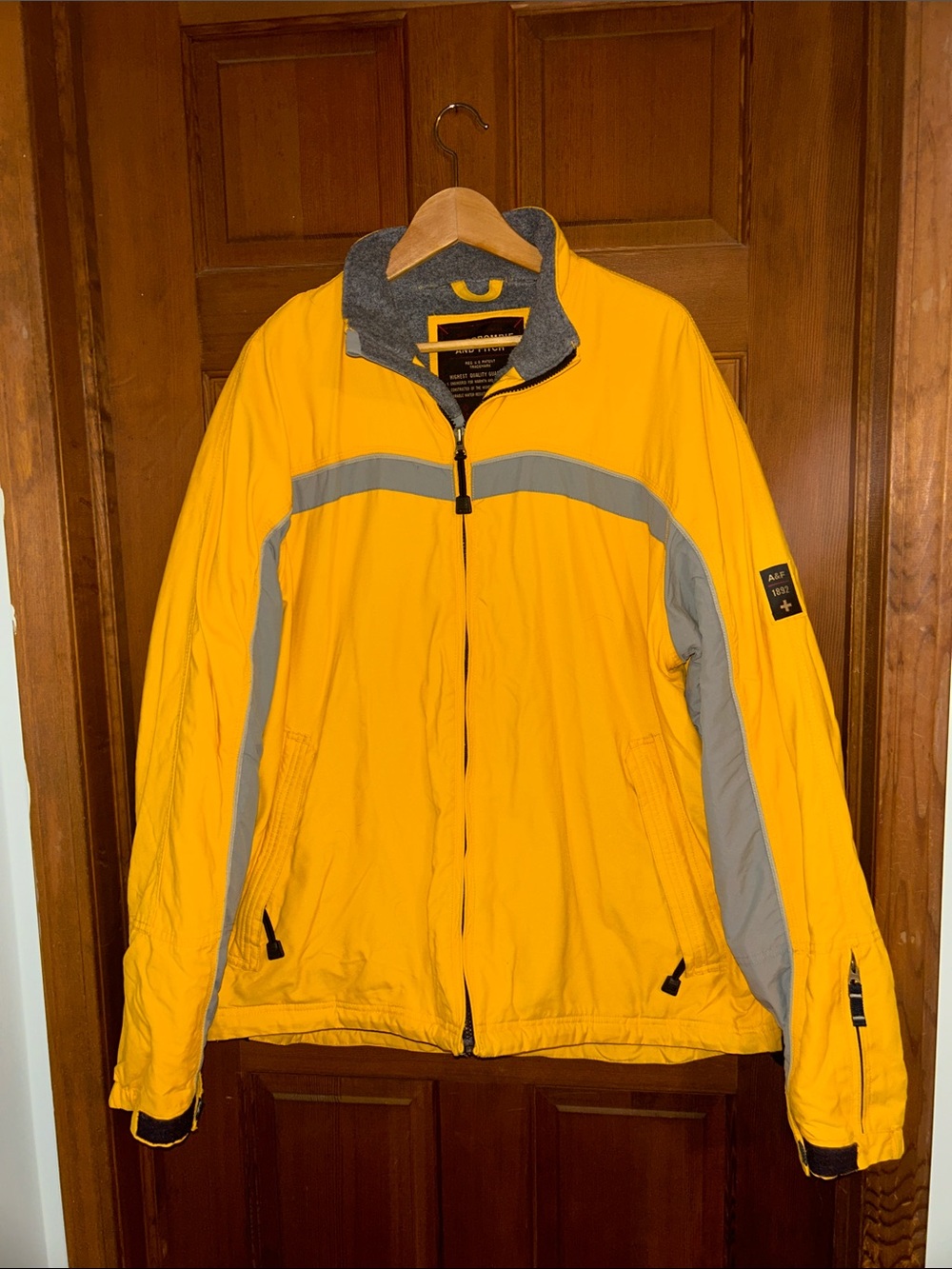 Abercrombie & Fitch vintage Men’s  Yellow and Gray Ski/performance coat-Large